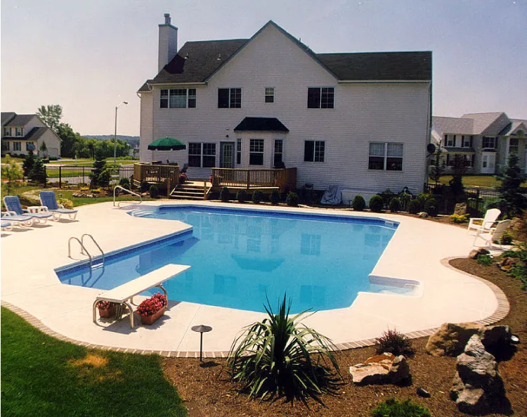 l-shaped-pool-diving-board-concrete-apron-brick-border-colonial-home-lakehurst-nj-gorlin-pools
