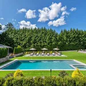 swimming pool experts in southampton new york