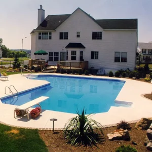 l-shaped-pool-diving-board-concrete-apron-brick-border-colonial-home-lakehurst-nj-gorlin-pools