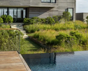 backyard pool cleaning and maintenance service in Southampton NY